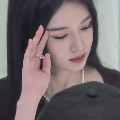 墙角开了一朵小花