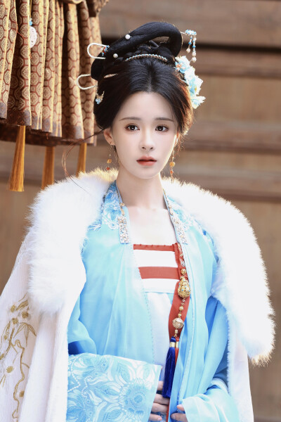 抱新郎 孟娜∣黄柳