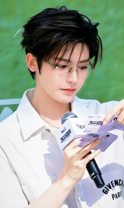 侯明昊