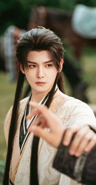 王以纶《佳偶天成》金轮