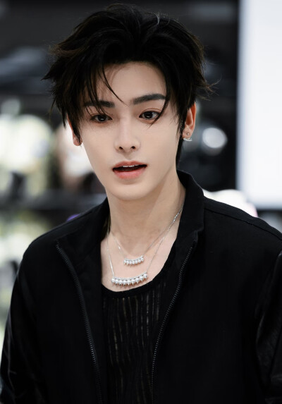 侯明昊