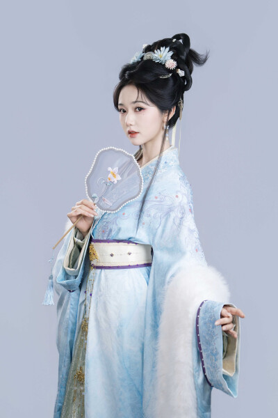 朱门春闺 岳雨婷∣季含漪