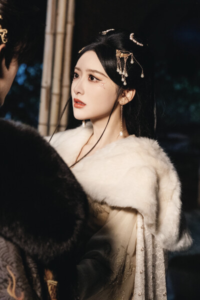 王妃和公鸡拜堂后，王爷气得爬了二里地 郁葱∣林初九