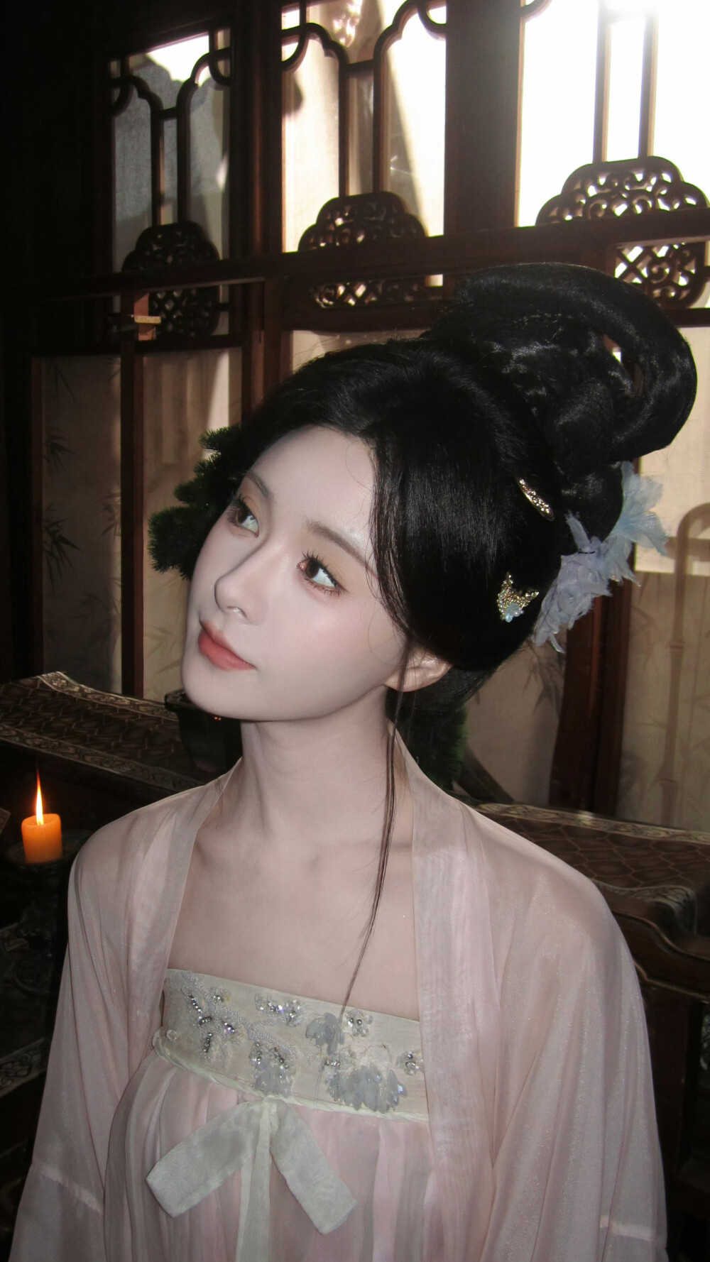 孟娜