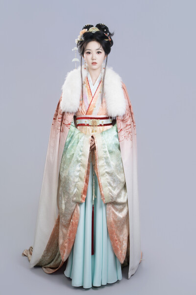 朱门春闺 岳雨婷∣季含漪