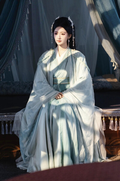 王妃和公鸡拜堂后，王爷气得爬了二里地 郁葱∣林初九