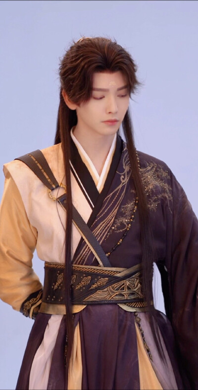 王以纶《佳偶天成》金轮