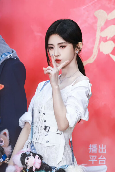 鞠婧祎