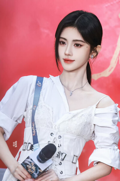 鞠婧祎