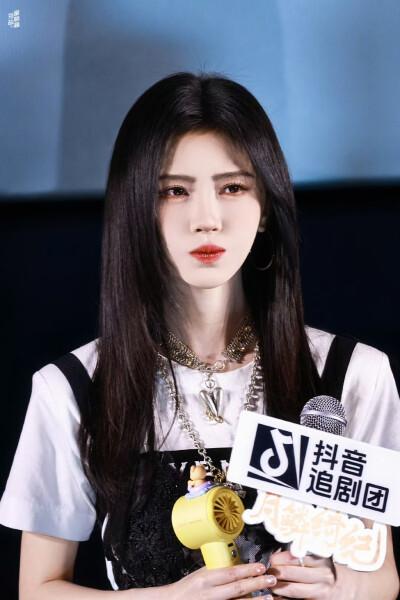 鞠婧祎