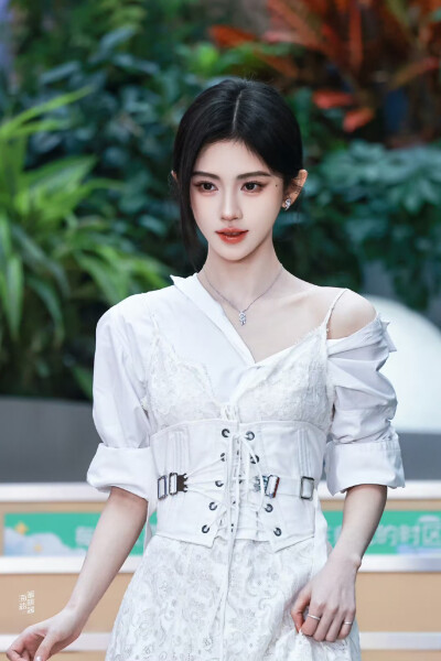 鞠婧祎