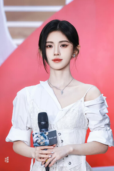 鞠婧祎
