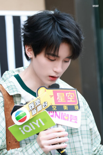 周翊然