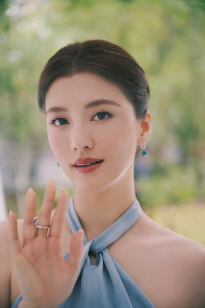 吴千语