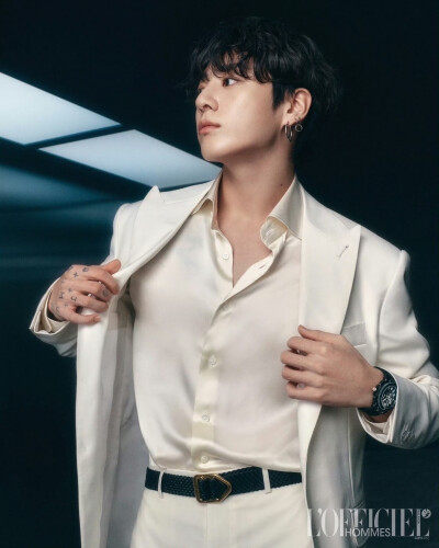 260316
lofficielhommes.my ins更新柾国相关