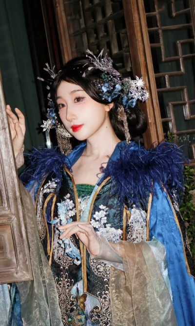 邓寓君