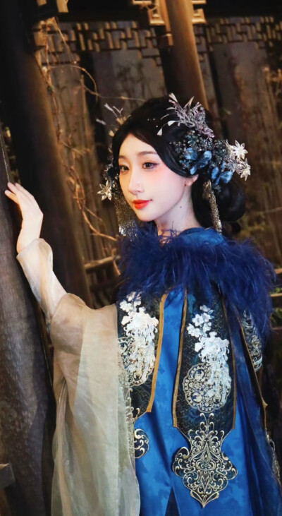 邓寓君