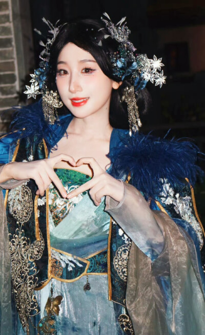 邓寓君