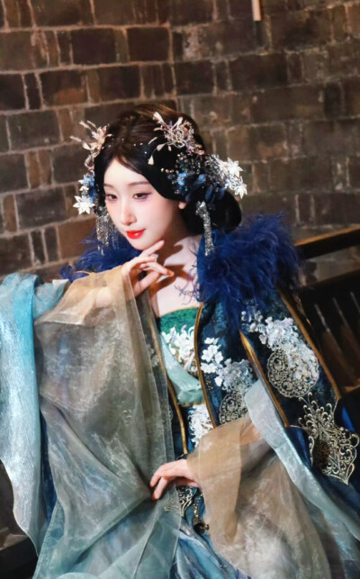 邓寓君
