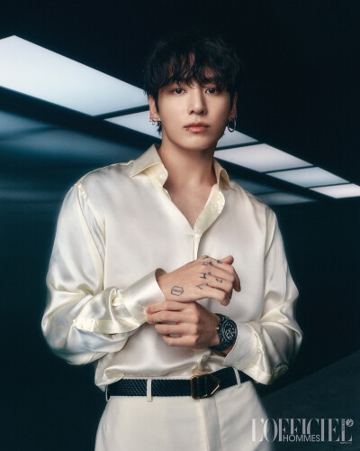 260316
lofficielhommes.my ins更新柾国相关