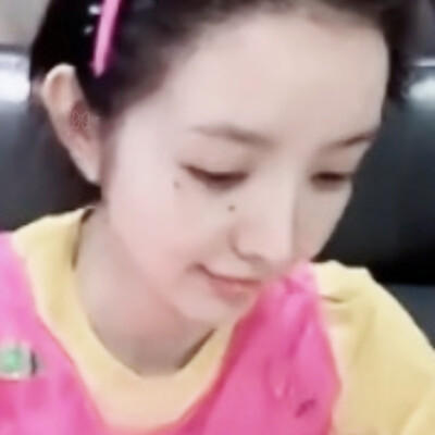 为了庆祝前辈过生日所以自己cos成小蛋糕了，咋这么萌！