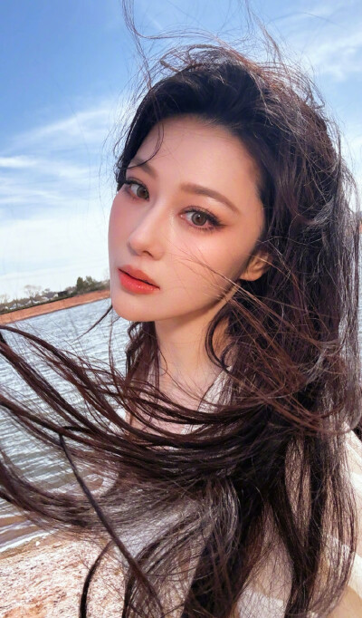 张馨予