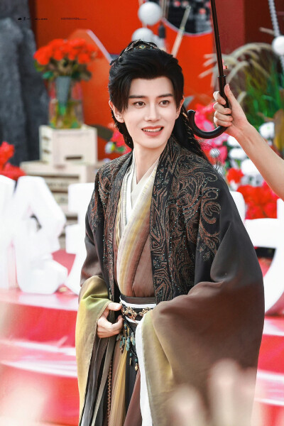 任嘉伦