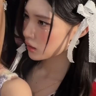 可是她怎么不说话