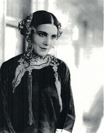 1921年·美国女演员的蚌珠头造型
丽特莉丝·乔伊《两个世界的人》