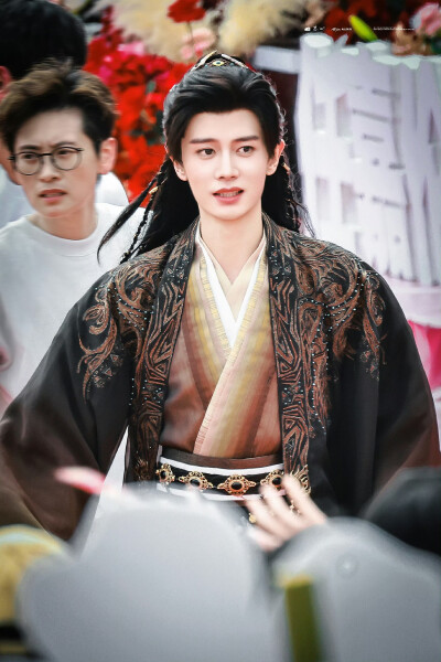 任嘉伦
