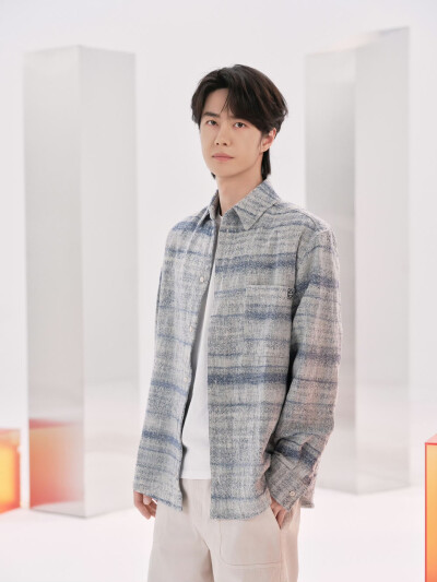 #王一博[超话]# · #王一博未来我来MV#
「未来我也会发光，照亮时空的晴朗，
因为我就是本源里的光。」
青春激荡，梦想滚烫，以理想探苍穹，以科技赴新程，无畏出发，未来，我来！
@王一博·YIBO 《未来我来》拍摄…