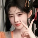 柳叶儿弯弯拂水花儿转