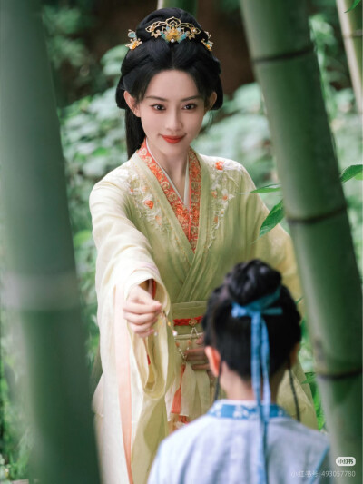 桃花映江山