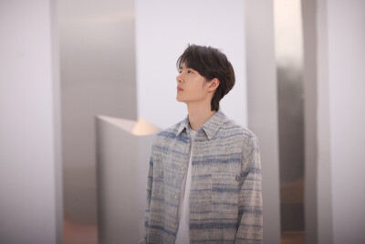 #王一博[超话]# · #王一博未来我来MV#
「未来我也会发光，照亮时空的晴朗，
因为我就是本源里的光。」
青春激荡，梦想滚烫，以理想探苍穹，以科技赴新程，无畏出发，未来，我来！
@王一博·YIBO 《未来我来》拍摄…