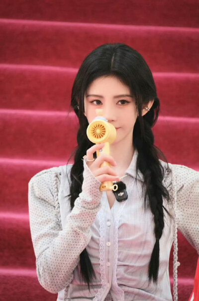 鞠婧祎