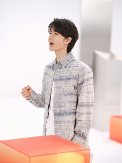 #王一博[超话]# · #王一博未来我来MV#
「未来我也会发光，照亮时空的晴朗，
因为我就是本源里的光。」
青春激荡，梦想滚烫，以理想探苍穹，以科技赴新程，无畏出发，未来，我来！
@王一博·YIBO 《未来我来》拍摄…