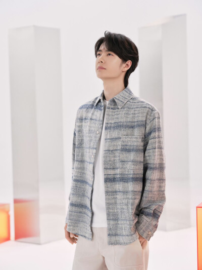 #王一博[超话]# · #王一博未来我来MV#
「未来我也会发光，照亮时空的晴朗，
因为我就是本源里的光。」
青春激荡，梦想滚烫，以理想探苍穹，以科技赴新程，无畏出发，未来，我来！
@王一博·YIBO 《未来我来》拍摄…