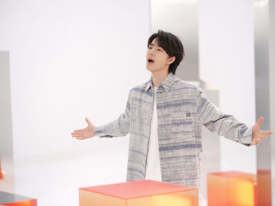 #王一博[超话]# · #王一博未来我来MV#
「未来我也会发光，照亮时空的晴朗，
因为我就是本源里的光。」
青春激荡，梦想滚烫，以理想探苍穹，以科技赴新程，无畏出发，未来，我来！
@王一博·YIBO 《未来我来》拍摄…