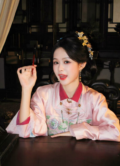 余茵