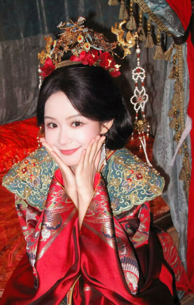 余茵