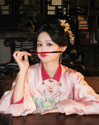 余茵