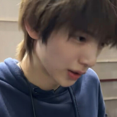 女孩摘下美瞳吧想看你真实的眼睛