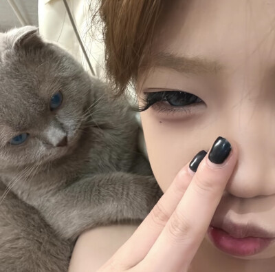 女头 可爱
日子像旋转木马