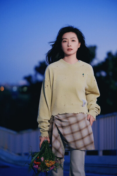 万茜