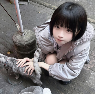 女头 可爱
日子像旋转木马