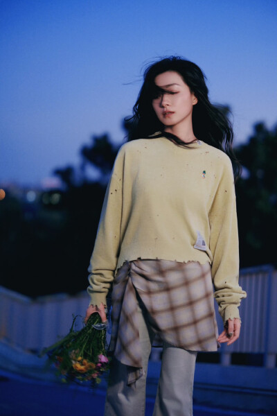万茜