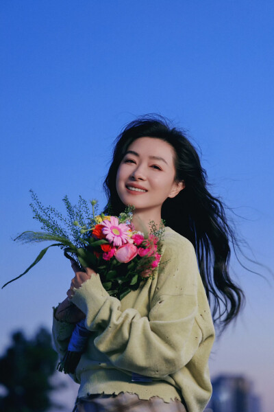 万茜