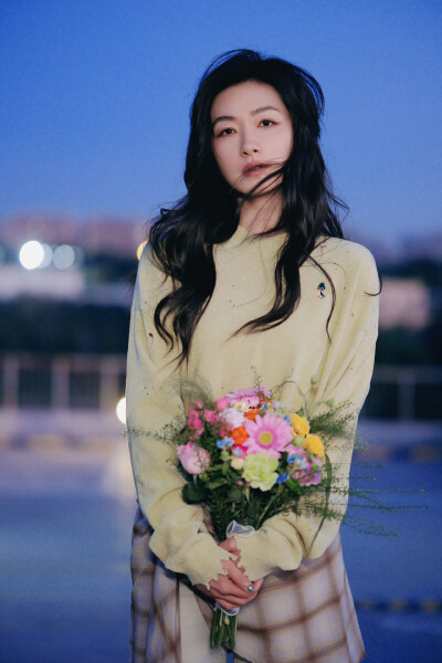 万茜
