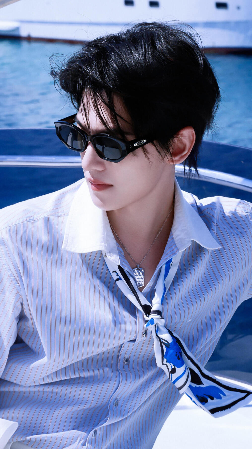 杨洋壁纸｜海边明媚少年氛围感