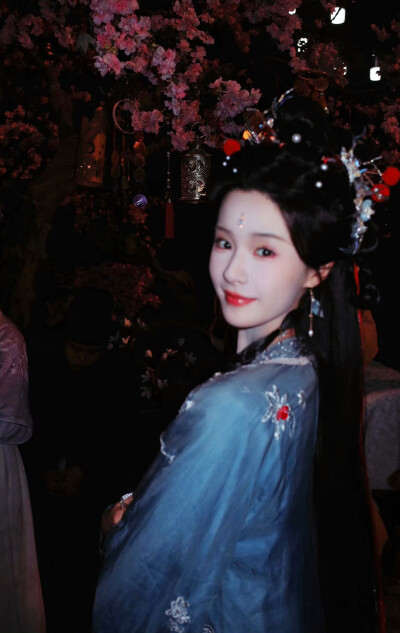 孟娜